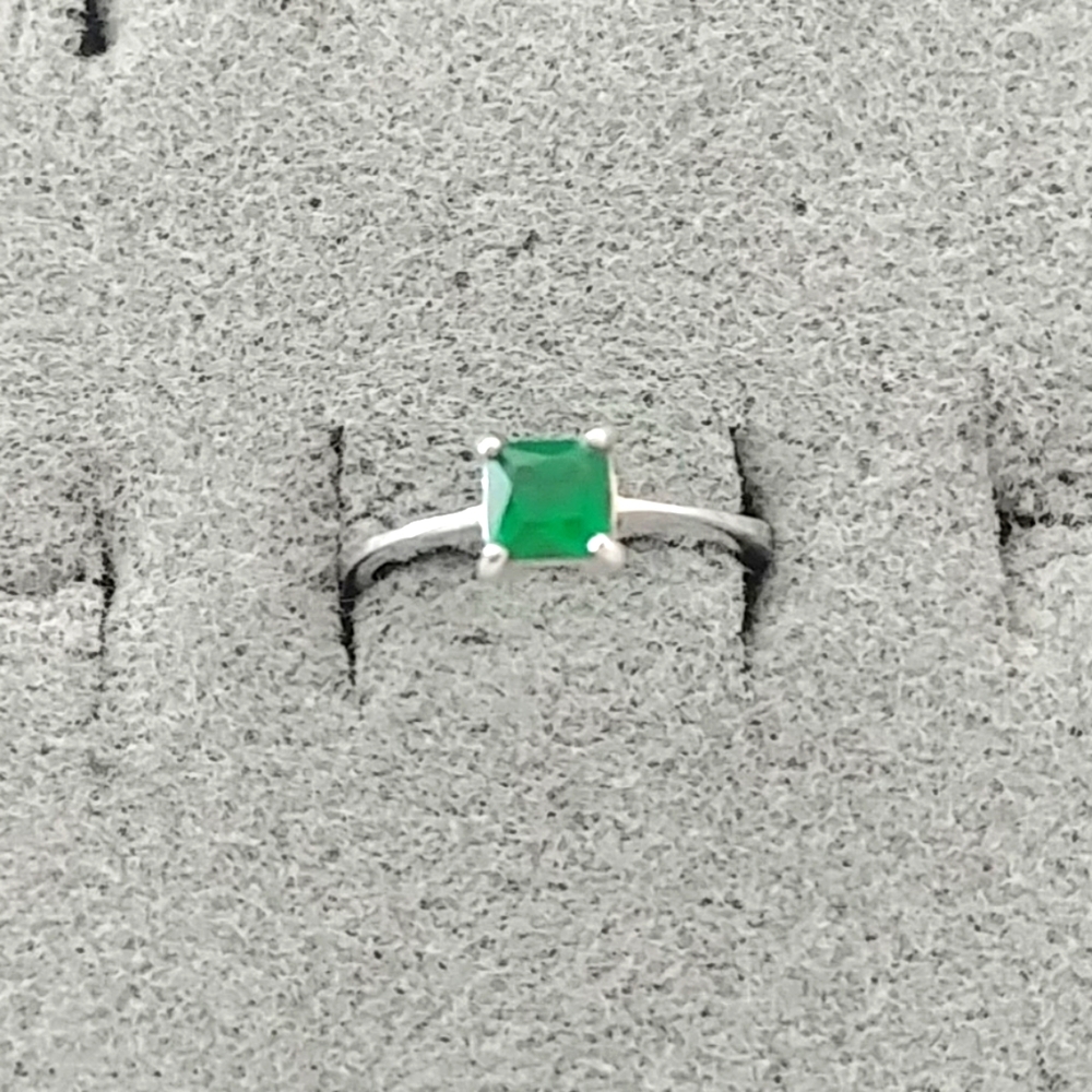 New 925 silver ring sz 6